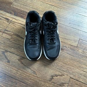 Kids Size 7 Nike Air Max. Worn 1 time so like new